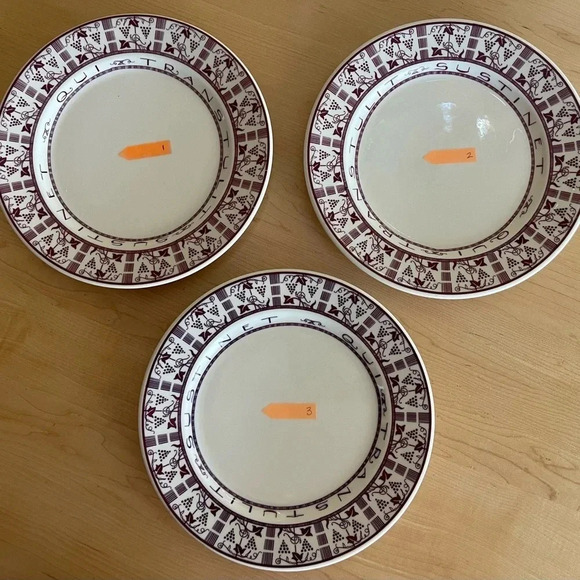 Vintage Yale University Dinner Plates by Syracuse- Qui Transulit Sustinet- 1980s - Picture 4 of 8